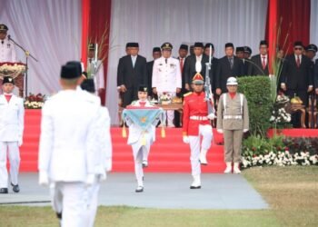 Penurunan Bendera Merah Putih HUT ke-81 RI di Tangsel, Pilar Saga Ichsan: Generasi Muda Harapan Bangsa