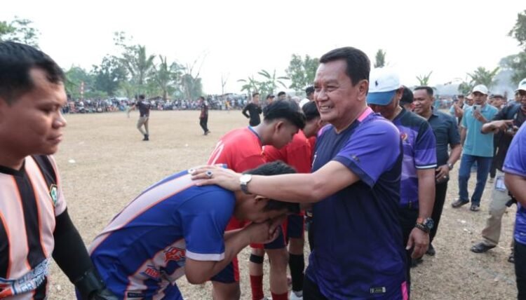 Bupati Tangerang Tutup Kompetisi Sepak Bola Antar-RT di Rancabuaya