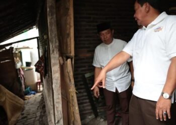 Rumah Warga Roboh akibat Erosi dan Angin, Bupati Tangerang Maesyal Rasyid Pastikan Hunian Ibu Suemah Segera Dibangun