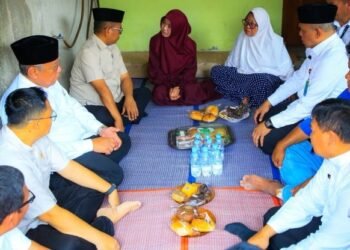 Benyamin Davnie bersama Gubernur Andra Soni Temui Keluarga Jurnalis Donal Husni di Tangsel