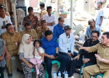Bupati Maesyal Rasyid Sambangi Keluarga Korban Pohon Tumbang di Teluknaga