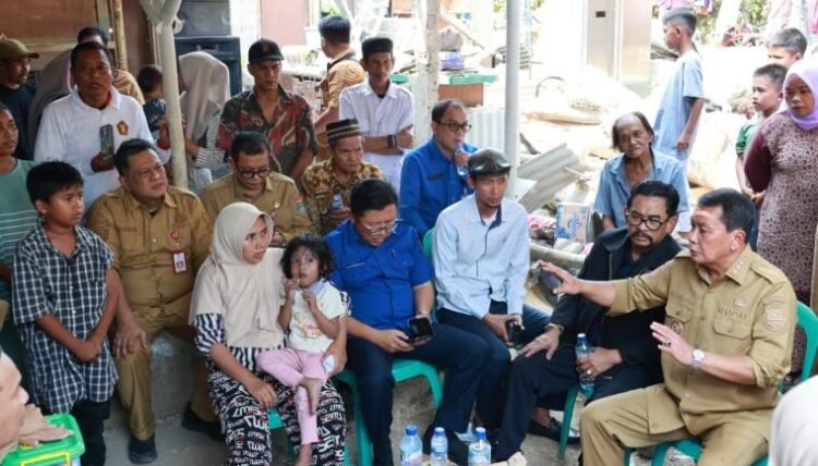 Bupati Maesyal Rasyid Sambangi Keluarga Korban Pohon Tumbang di Teluknaga
