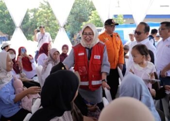 PMI Tangsel Salurkan 16.000 Liter Air Bersih untuk Warga Terdampak Kekeringan di Kelurahan Keranggan