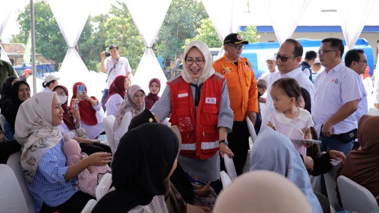 PMI Tangsel Salurkan 16.000 Liter Air Bersih untuk Warga Terdampak Kekeringan di Kelurahan Keranggan