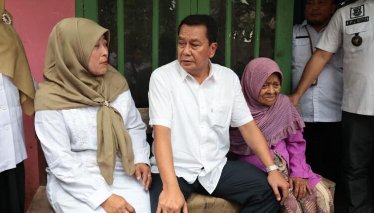 Datangi Rumah Penjaga Sekolah Yang Tidak Layak , Bupati Tangerang Maesyal Rasyid Pastikan Besok Langsung Dibangun